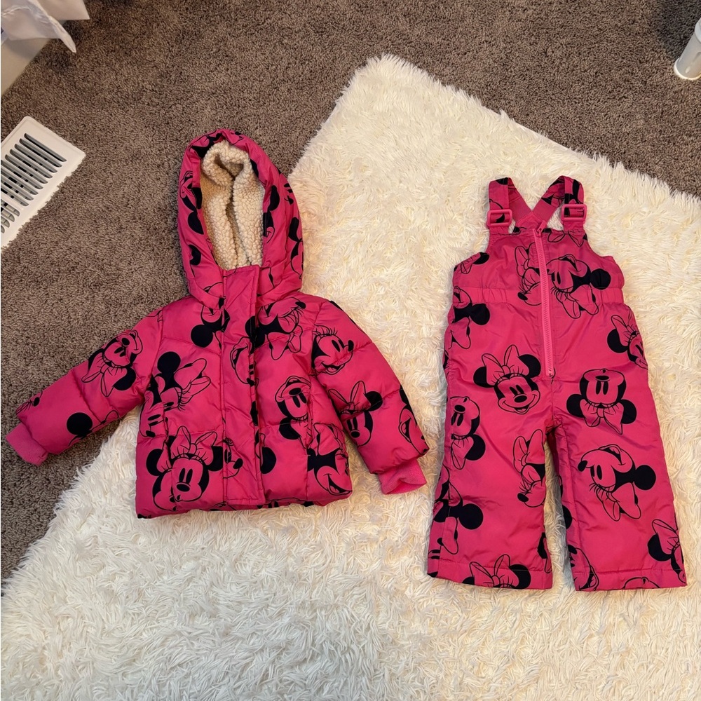 Baby GAP Disney Minnie Mouse snowsuit. Jacket and snow pants. Size 12-18 Months.